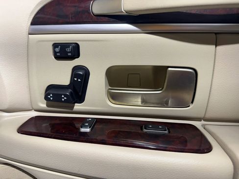 Used 2007 Lincoln Town Car Signature Limited RWD image 19