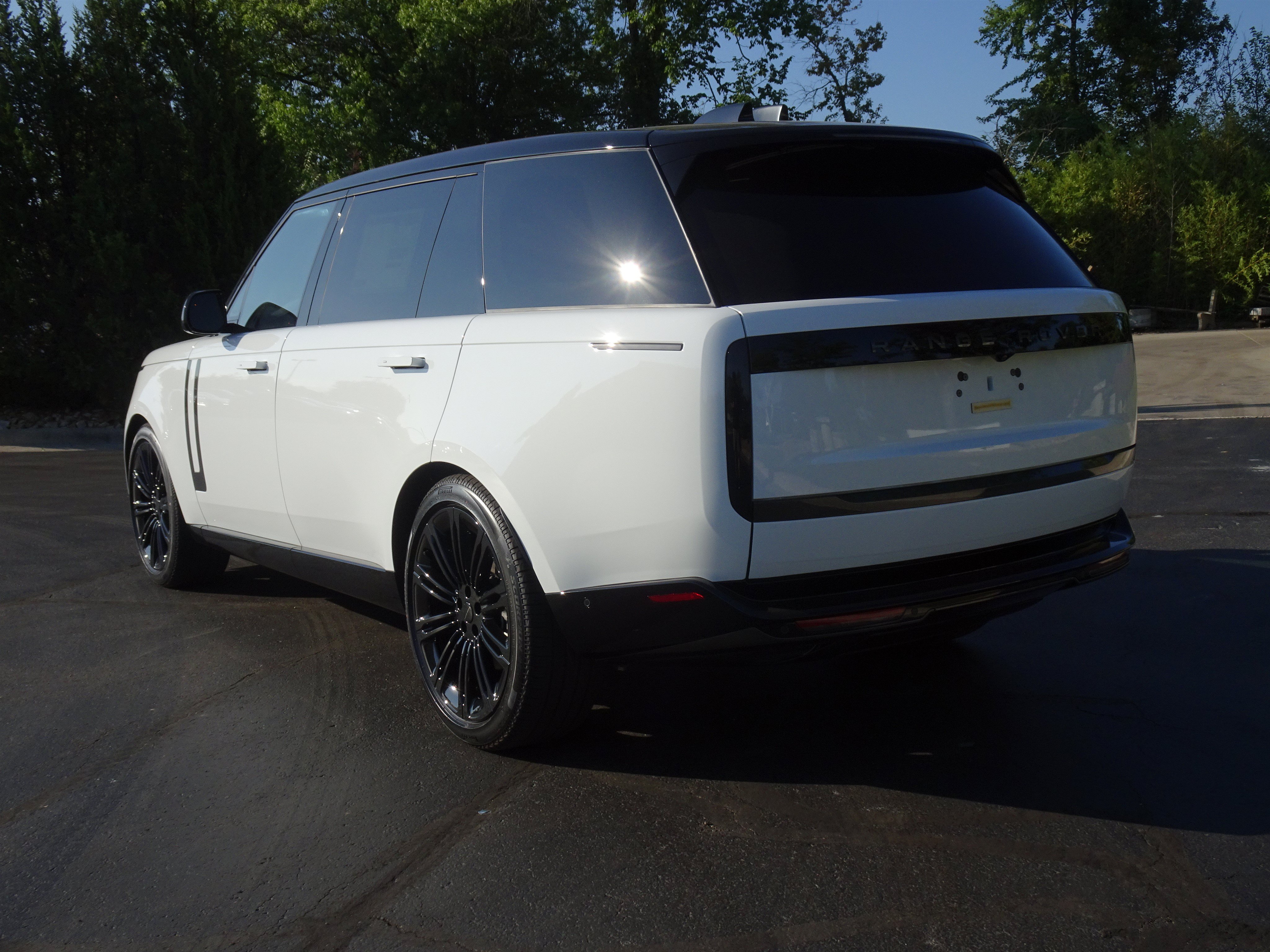 New 2026 Land Rover Range Rover Long Wheelbase SE AWD/4WD image 8