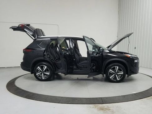 Used 2025 Nissan Rogue SL AWD/4WD image 16