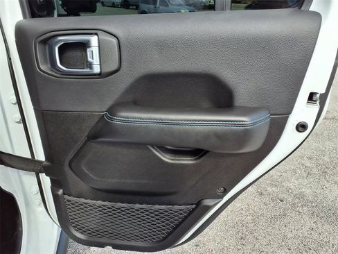 Used 2024 Jeep Wrangler Unlimited Rubicon 4xe image 16