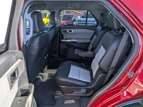 Used 2024 Ford Explorer XLT w/ Equipment Group 202A image 18