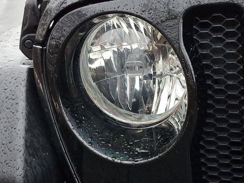 Used 2022 Jeep Wrangler Unlimited Sport image 9