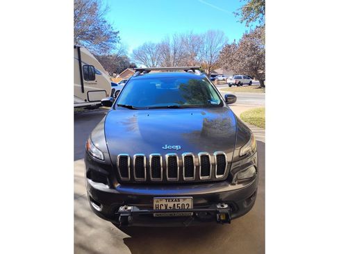 Used 2016 Jeep Cherokee Latitude w/ Safety/Convenience Group image 2