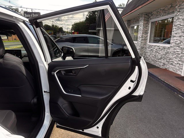 Used 2021 Toyota RAV4 SE w/ Weather & Moonroof Package AWD/4WD image 17