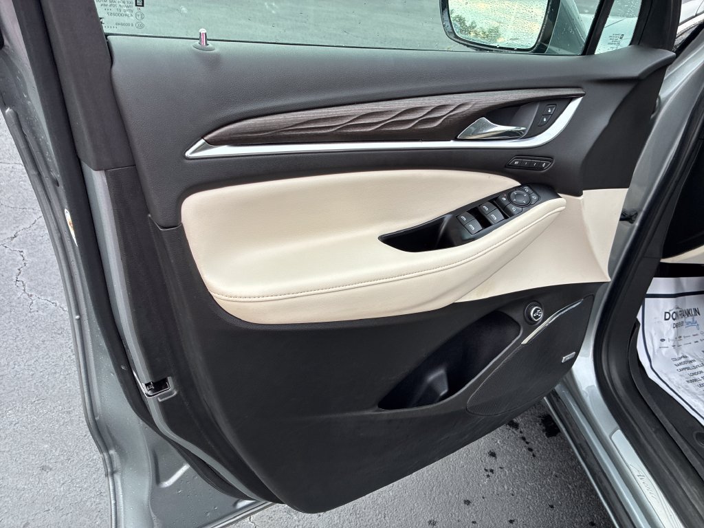 Used 2023 Buick Enclave Avenir w/ Avenir Technology Package AWD/4WD image 12
