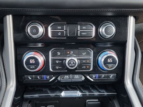 Used 2023 GMC Yukon XL Denali RWD image 22