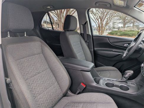 Used 2022 Chevrolet Equinox LT image 19