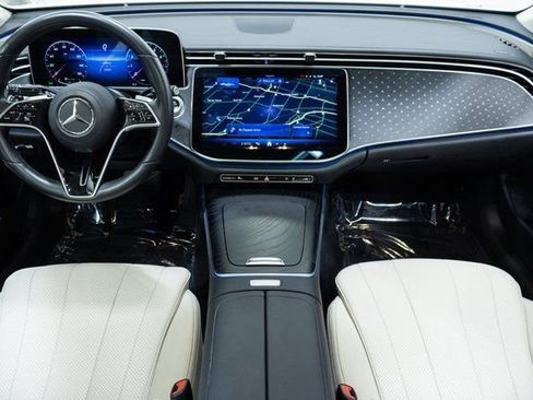 Used 2024 Mercedes-Benz E 350 4MATIC Sedan image 22