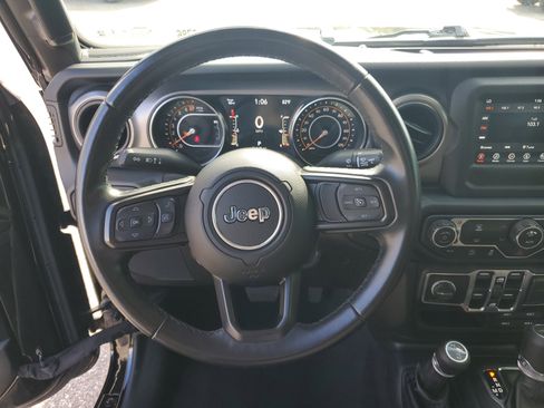 Used 2021 Jeep Gladiator Sport image 16