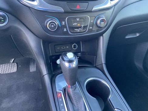 Used 2020 Chevrolet Equinox LT FWD image 38