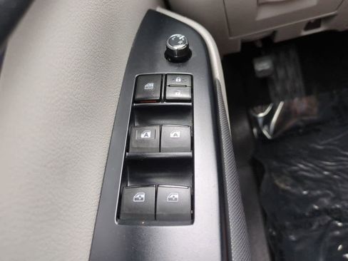Certified 2019 Toyota Highlander LE FWD image 22