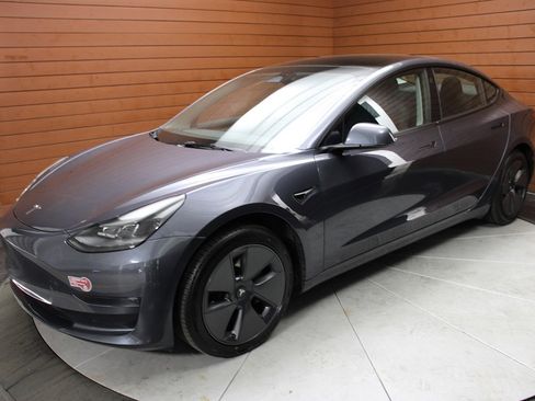 Used 2023 Tesla Model 3 Standard Range image 9