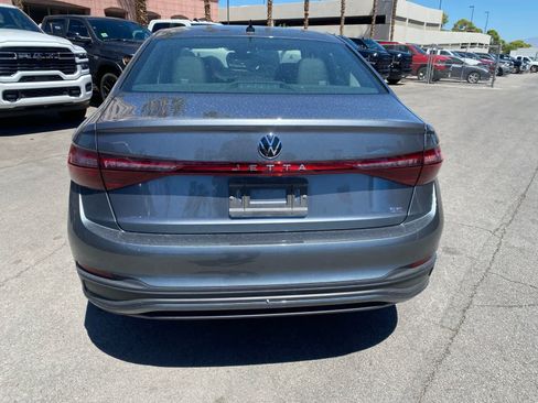Used 2025 Volkswagen Jetta SE FWD image 7