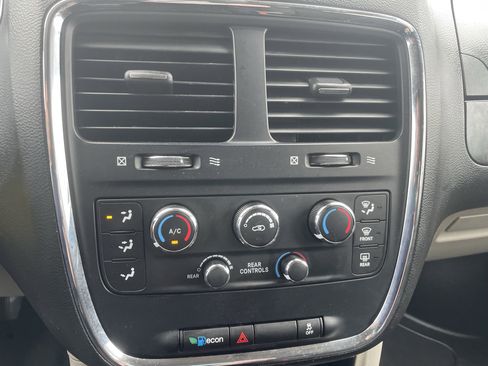 Used 2019 Dodge Grand Caravan SE image 20