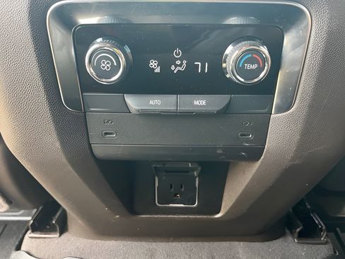 Used 2025 Chevrolet Tahoe LT AWD/4WD image 33