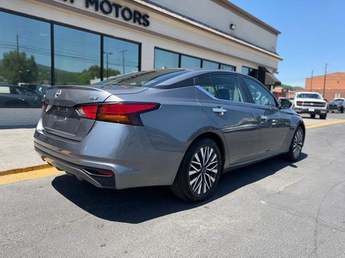Used 2024 Nissan Altima 2.5 SV FWD image 3