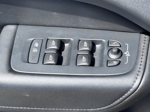 Used 2025 Volvo XC60 B5 Plus AWD/4WD image 18