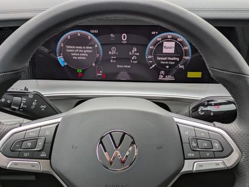 New 2026 Volkswagen Tiguan SE R-Line FWD image 28
