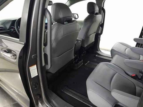 Used 2023 Toyota Sienna XLE image 34