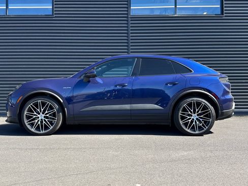 Certified 2025 Porsche Macan 4 Electric AWD/4WD image 3