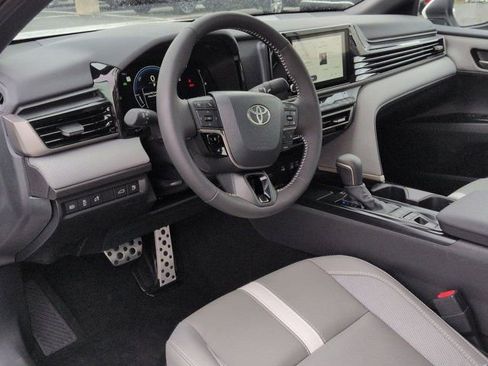 Used 2026 Toyota Camry SE AWD/4WD image 9