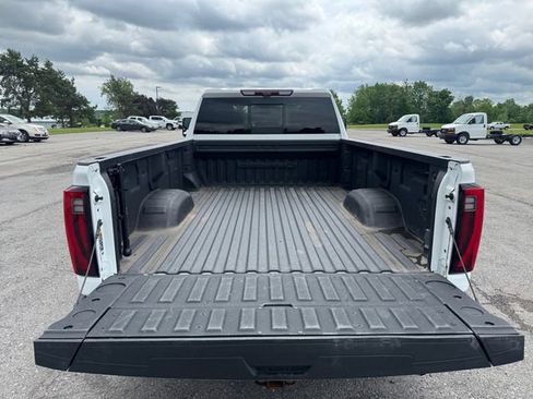Used 2024 GMC Sierra 2500 Denali w/ Technology Package AWD/4WD image 19