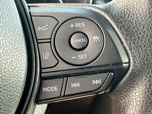 Used 2025 Toyota RAV4 XLE AWD/4WD image 22