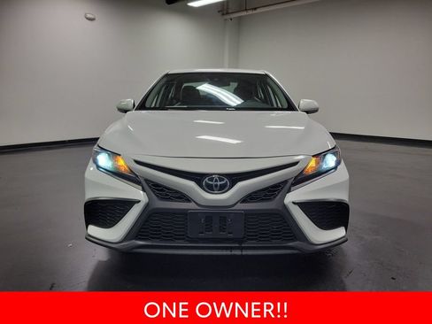 Used 2024 Toyota Camry SE FWD image 3
