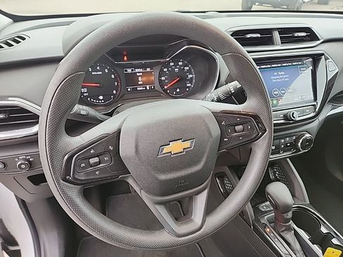 Certified 2022 Chevrolet TrailBlazer LT w/ Convenience Package FWD image 9