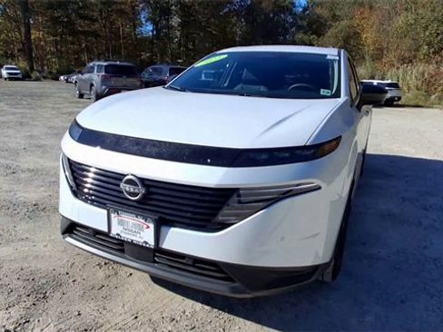 Used 2025 Nissan Murano SV image 3