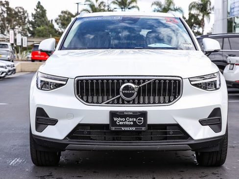 New 2025 Volvo XC40 B5 Core w/ Climate Package image 4