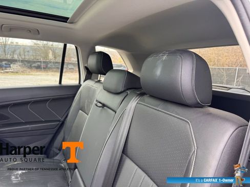 Used 2024 Volkswagen Tiguan SE w/ Panoramic Sunroof Package image 9