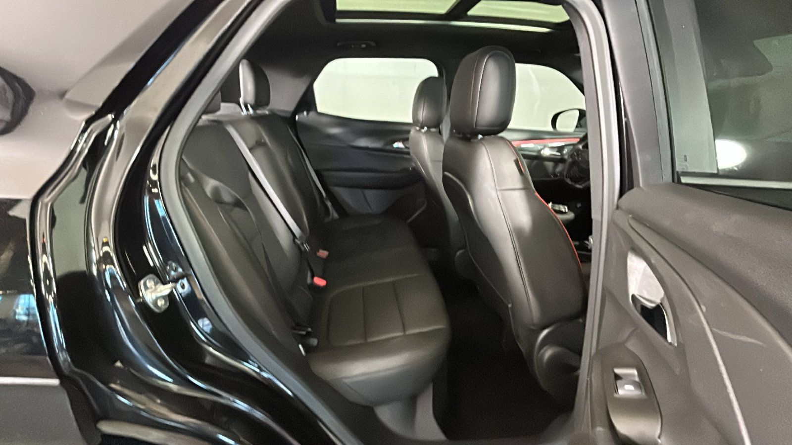Used 2025 Chevrolet TrailBlazer RS w/ Convenience Package AWD/4WD image 34