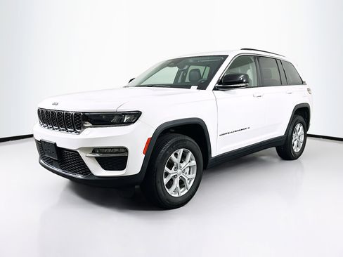 Used 2023 Jeep Grand Cherokee Limited image 3