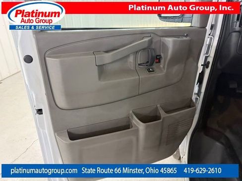 Used 2016 Chevrolet Express 3500 Extended image 23