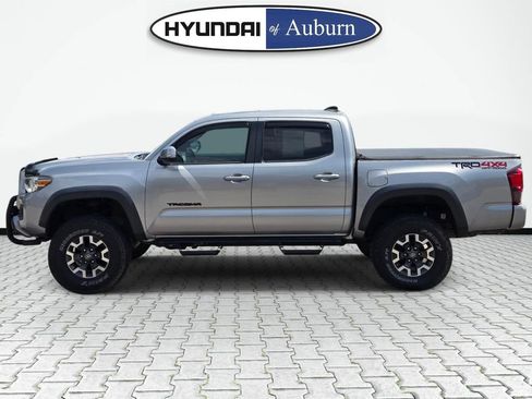 Used 2019 Toyota Tacoma TRD Off-Road AWD/4WD image 9