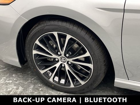 Used 2018 Toyota Camry SE image 25