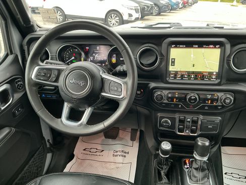 Used 2023 Jeep Wrangler Unlimited Sahara w/ Cold Weather Group AWD/4WD image 8