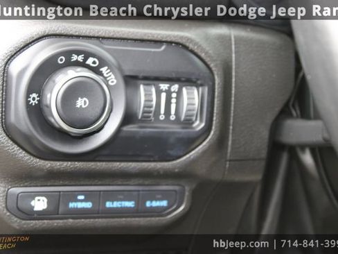 Used 2022 Jeep Wrangler Unlimited Sahara image 13