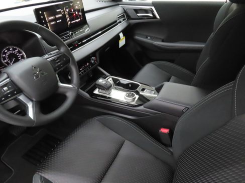 New 2026 Mitsubishi Outlander ES FWD image 18