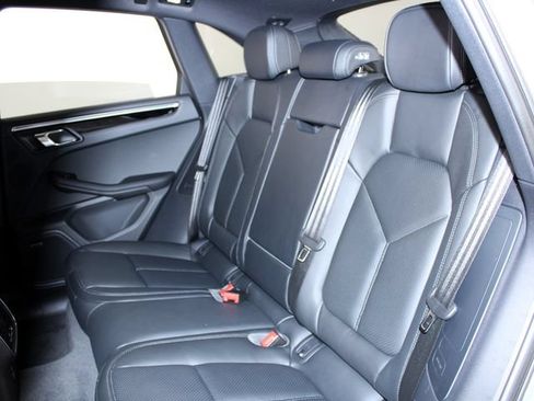 Certified 2026 Porsche Macan AWD/4WD image 20