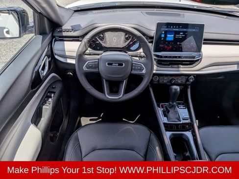 Used 2025 Jeep Compass Limited AWD/4WD image 15
