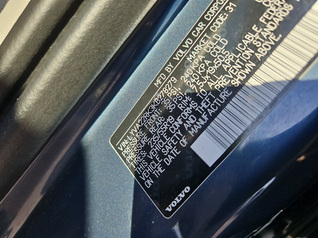 Used 2019 Volvo XC60 T6 Momentum w/ Multimedia Package AWD/4WD image 14
