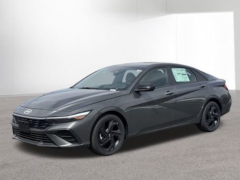 New 2026 Hyundai Elantra SEL Sport Premium FWD image 2
