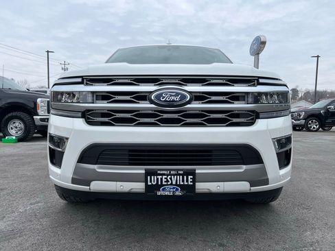 Used 2024 Ford Expedition Platinum image 3