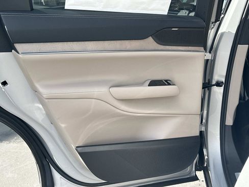 New 2025 Volvo EX90 Ultra image 16