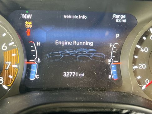 Used 2022 Jeep Compass Latitude w/ Sun and Sound Group AWD/4WD image 12