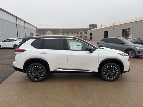 New 2026 Nissan Rogue Platinum image 7