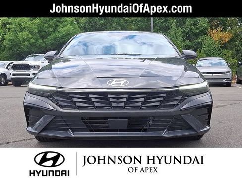 Used 2025 Hyundai Elantra Limited FWD image 32