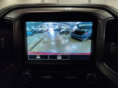 Used 2021 Chevrolet Silverado 1500 LT w/ Diesel Off-Road Package AWD/4WD image 11